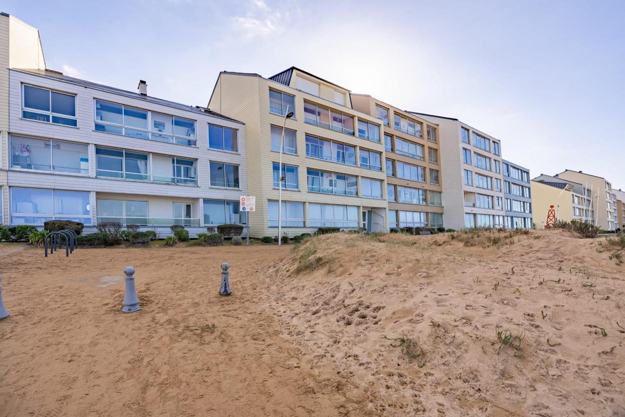 Les Marinas Front Of The * Courseulles-sur-Mer