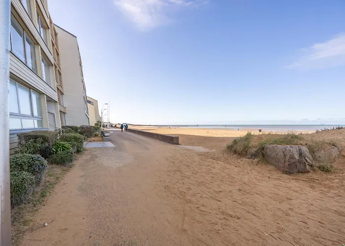 Les Marinas Front Of The Beach
