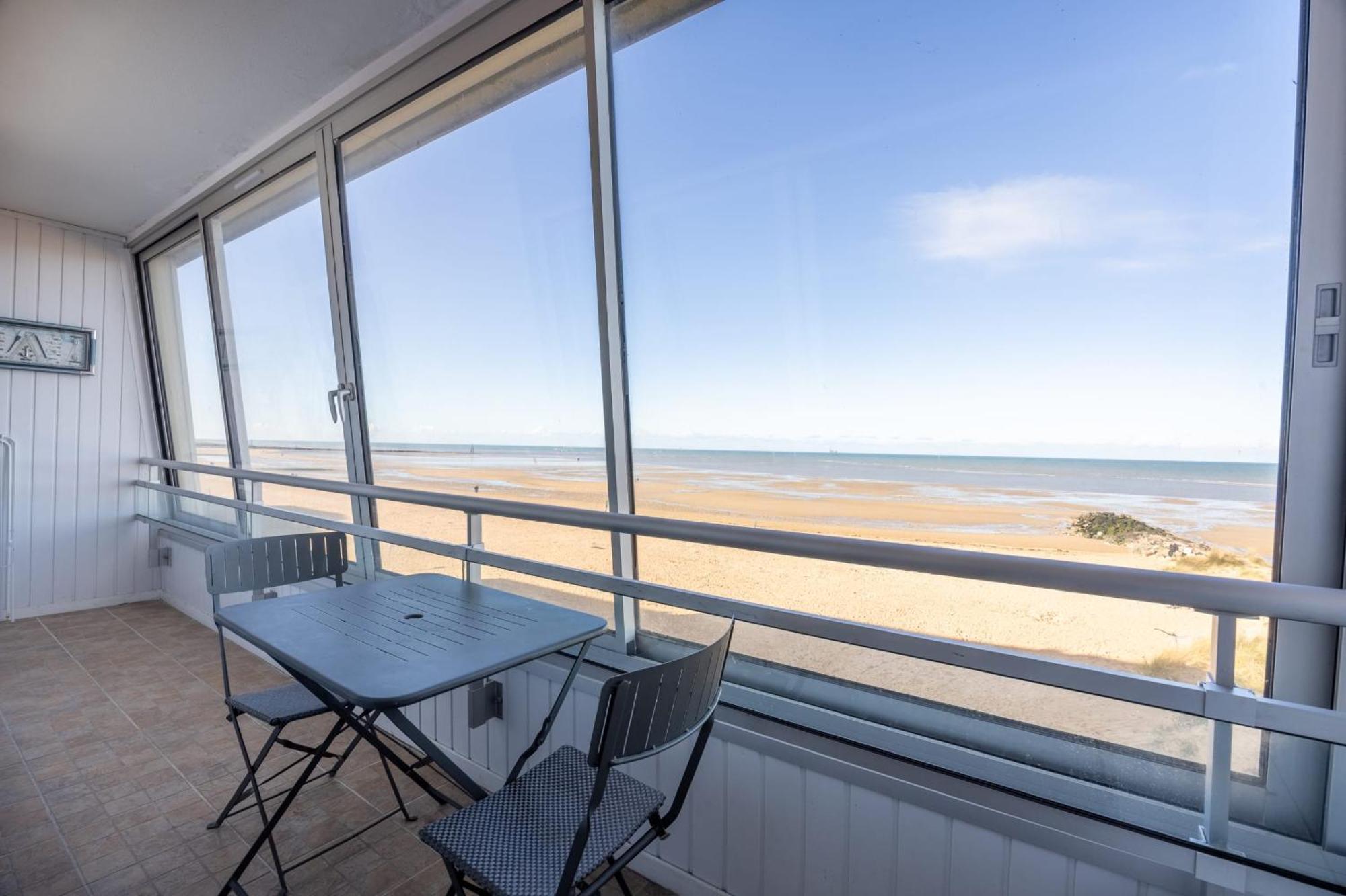Apartment Les Marinas Front Of The